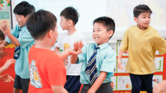 一年级学生用"装扮"纪念第一个“入学满月日” - 30days